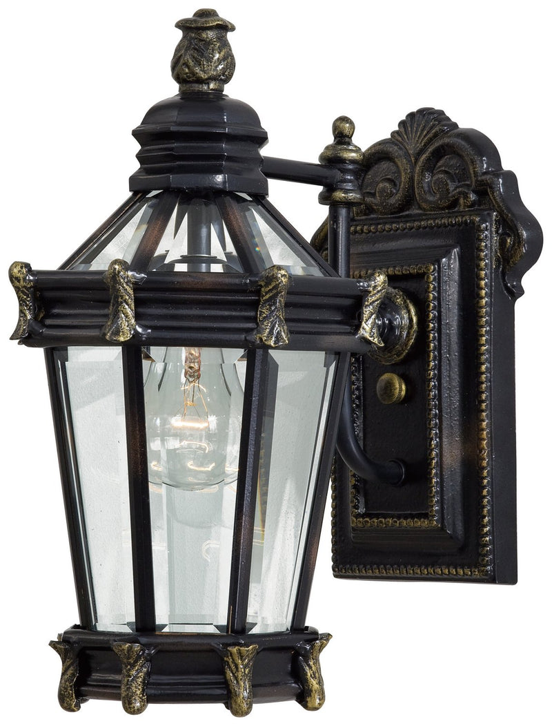 Stratford Hall Small Outdoor Wall Lantern in Heritage w/Gold Highlights