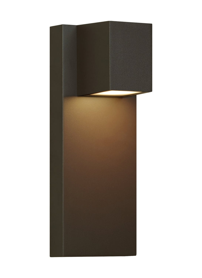 Quadrate Outdoor Wall Sconce in Bronze