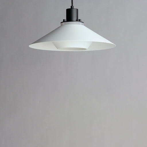 Oslo 15.75" Medium Pendant in Black / White