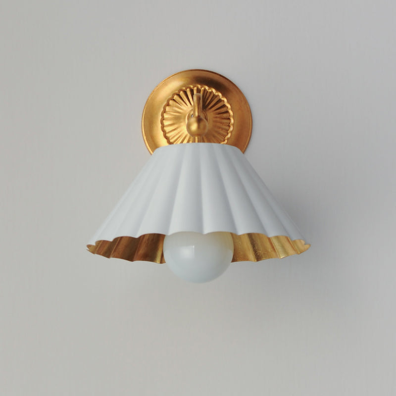 Primrose 1 Light Wall Sconce in Matte White / Gold Leaf