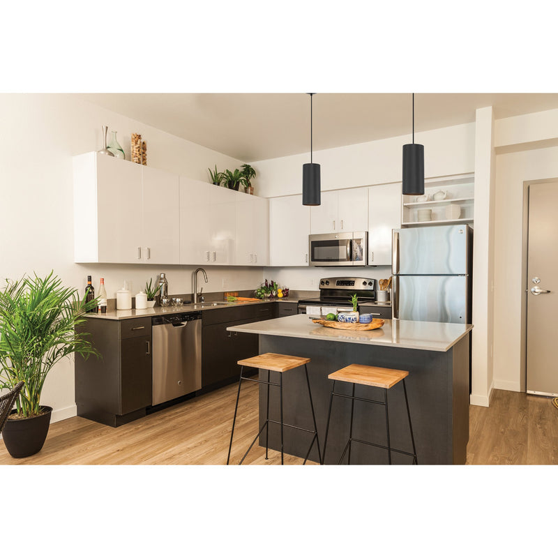 Pilson XL Tall Pendant in Matte Black