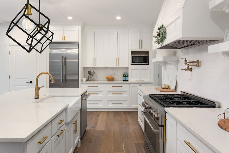 Vertical 1 Light 11.25" Pendant in Bronze + Olde Brass