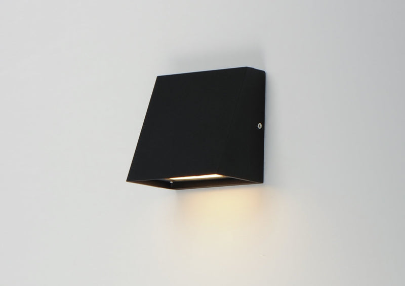 Pathfinder 5.5" LED Outdoor Wall Sconce in Black