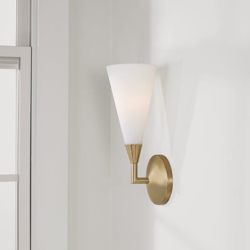 Gatsby Wall Sconce in Matte Brass