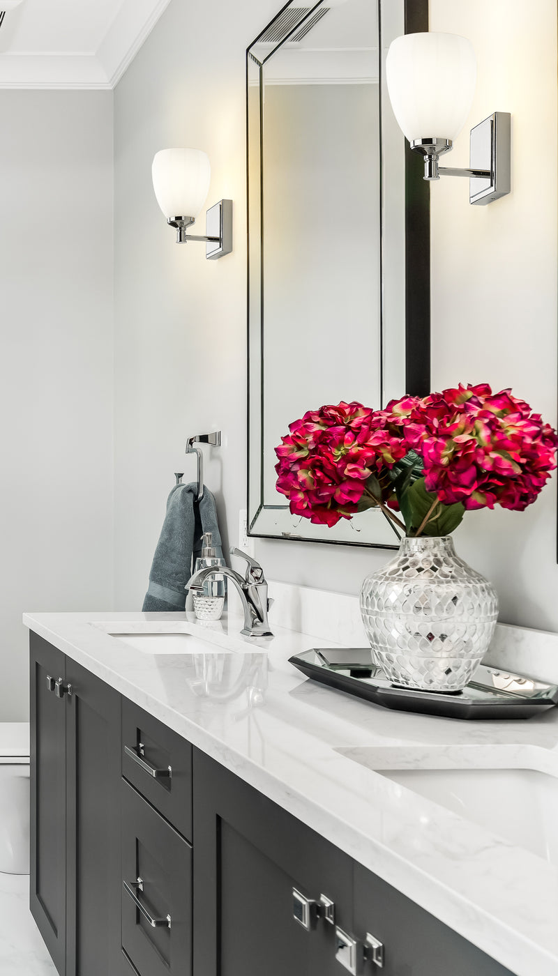 Oren 1 Light 6.5" Vanity in Chrome in a room setting