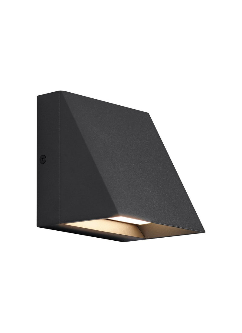 Pitch Single Outdoor Wall Sconce in Single Black