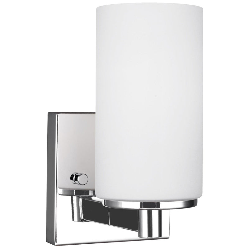 Hettinger Bath Sconce in Chrome