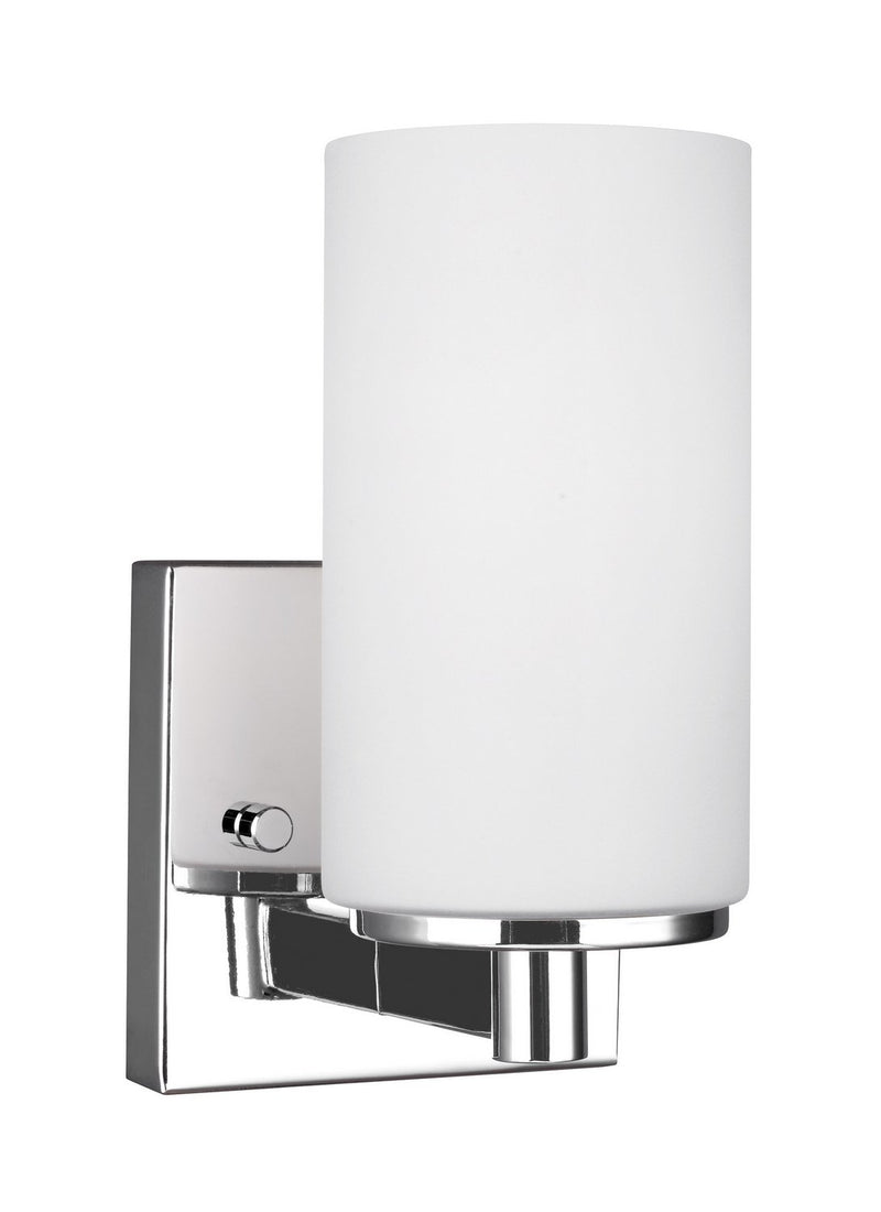 Hettinger Bath Sconce in Chrome