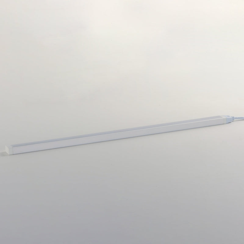 CounterMax 120V Slim 30" Tunable White LED Under Cabinet Light in White